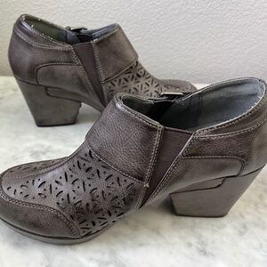 J-41 Adventure On Susie Ankle Boots Clogs Shoes women's Size 9.5